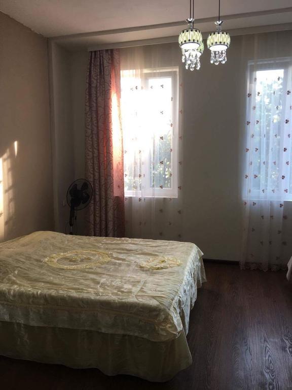 Homestay Izolda Batumi Exteriör bild