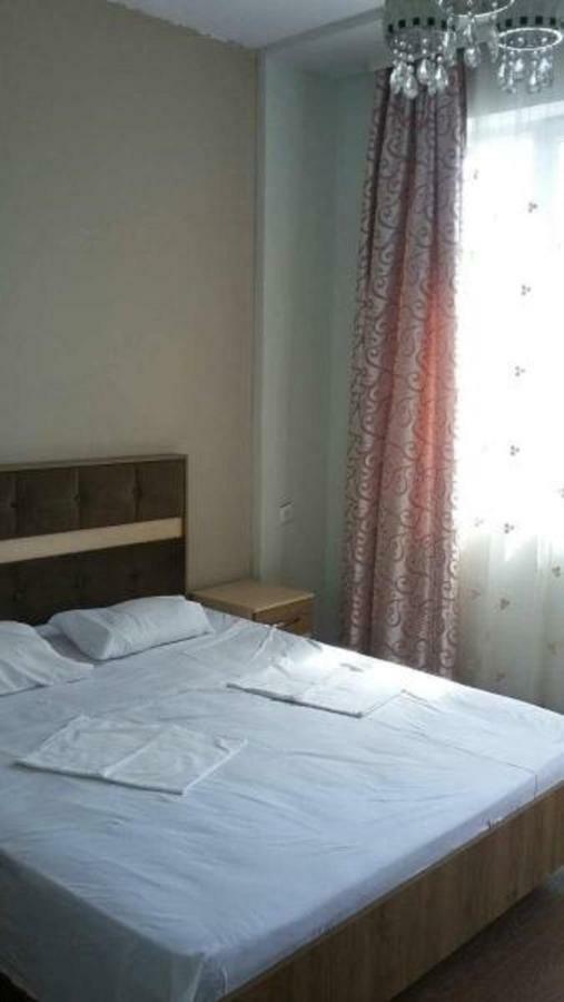 Homestay Izolda Batumi Exteriör bild