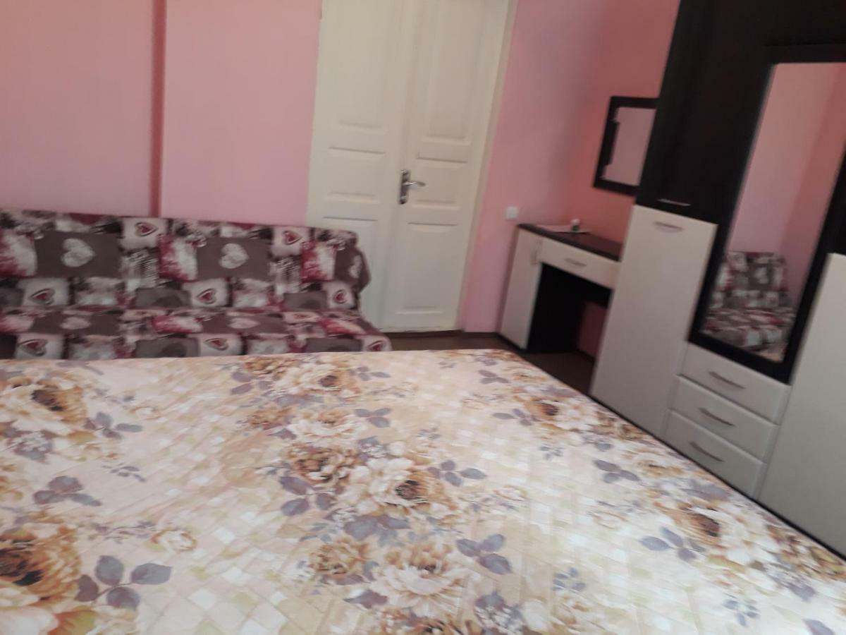 Homestay Izolda Batumi Exteriör bild